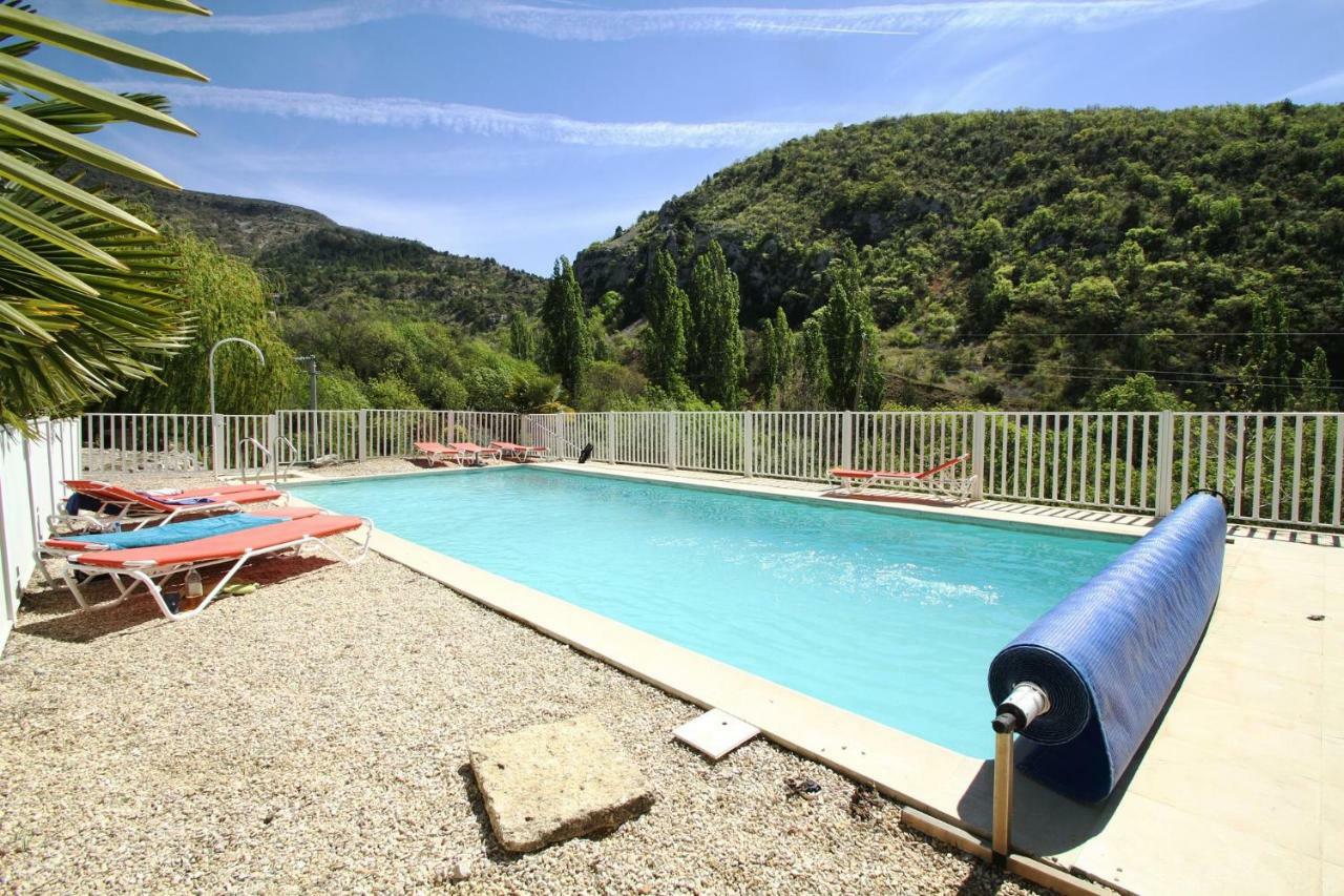 Отель La Clue/ Le Jas Du Ventoux Plaisians Экстерьер фото