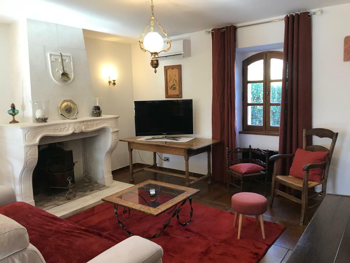 Отель La Clue/ Le Jas Du Ventoux Plaisians Экстерьер фото
